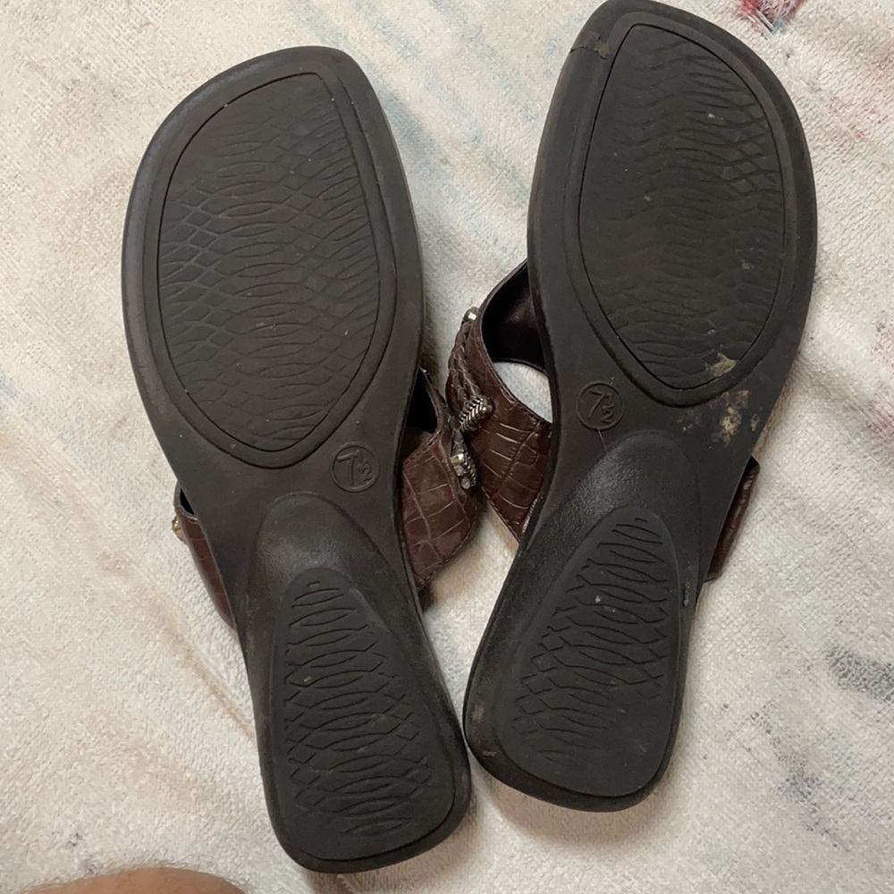 Woman’s Sandals - Picture 3 of 3